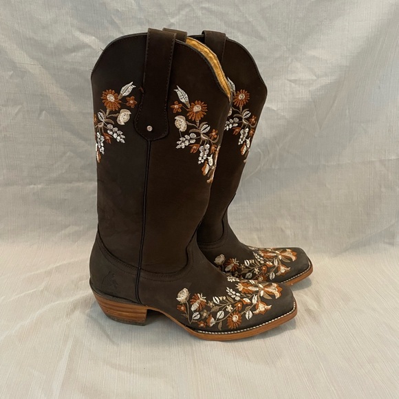 Shoes - Embroidered Brown Western Boots